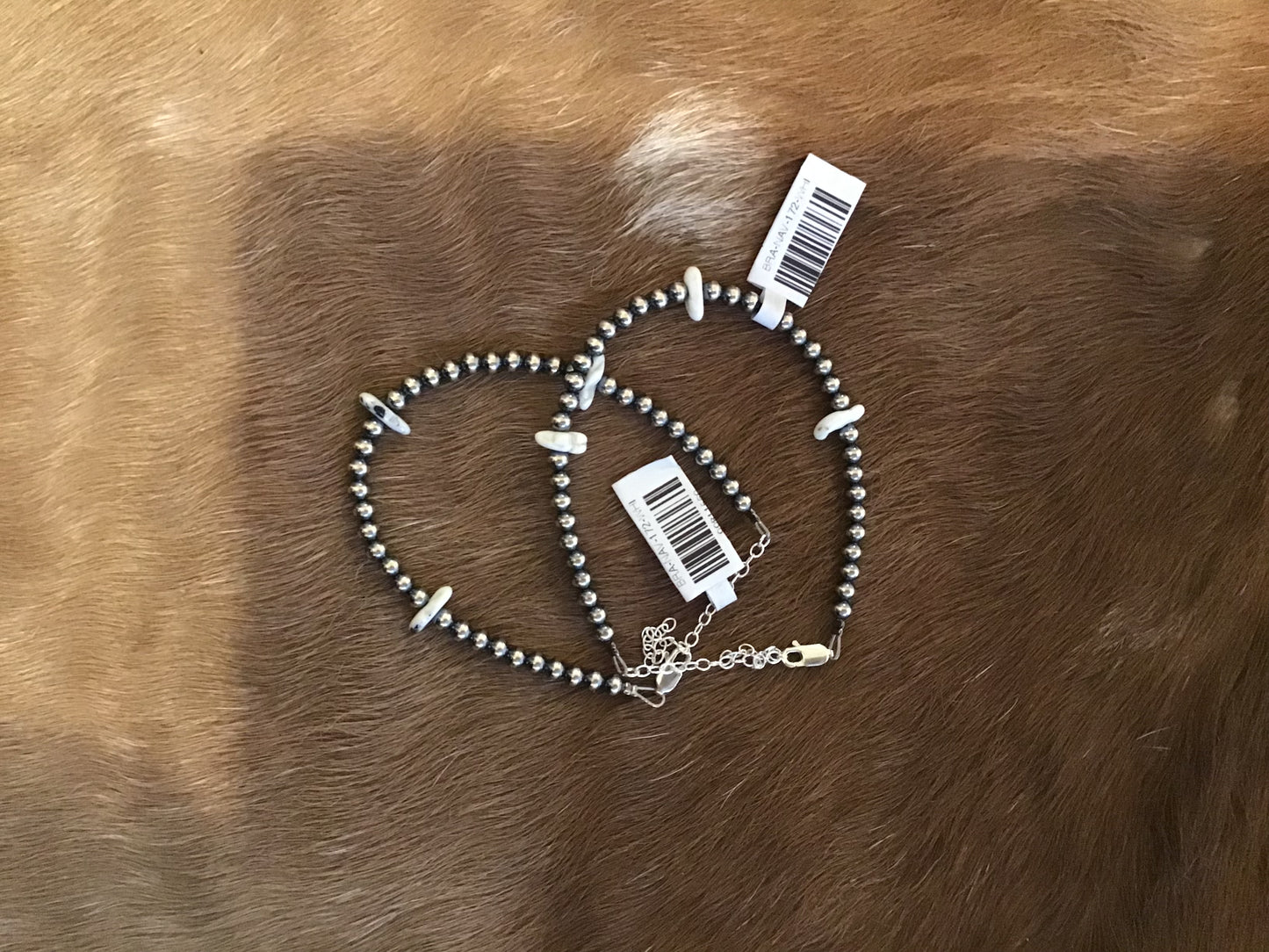 Jewelry 4 mm bracelet Navajo pearl with white buffalo BRA-NAV-172-WHI