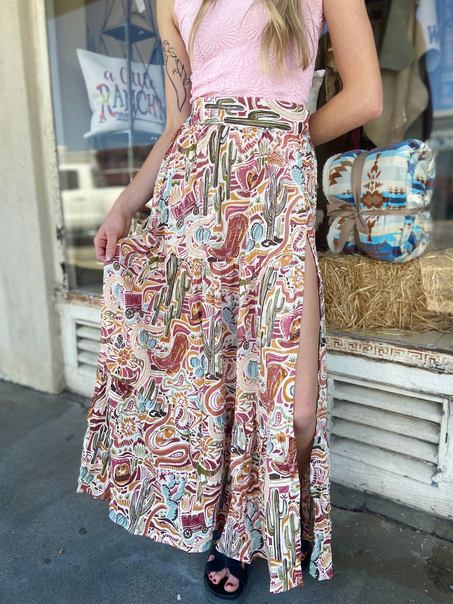 Skirts Women’s Long Tiered Skirt Western Print 26N20-WA75