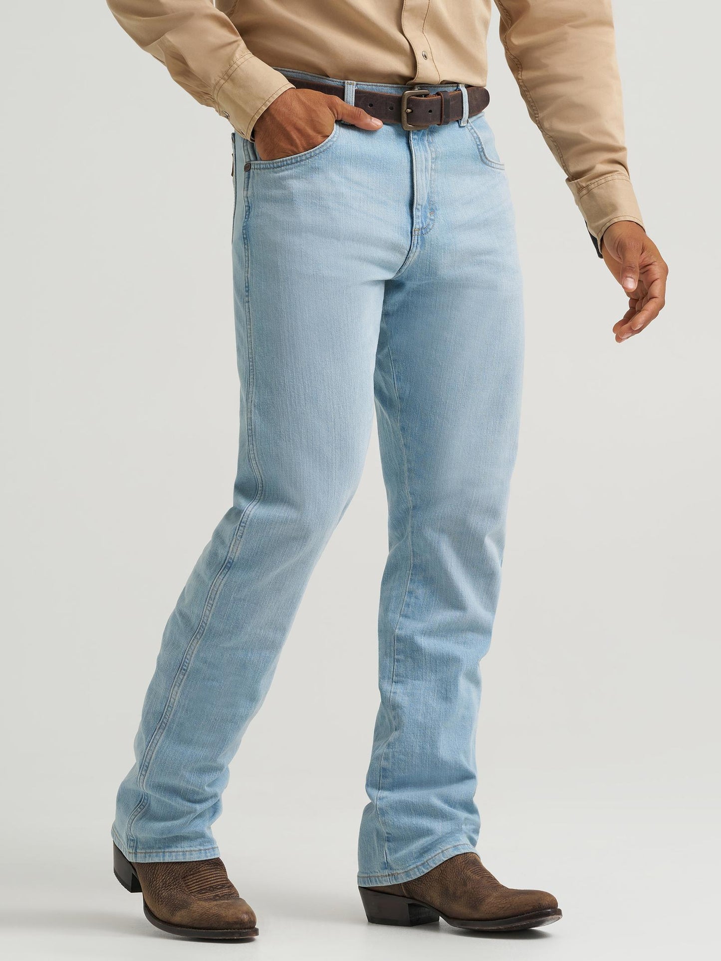 Jeans Men’s Retro Wrangler Relaxed Boot Light Wash 112367676