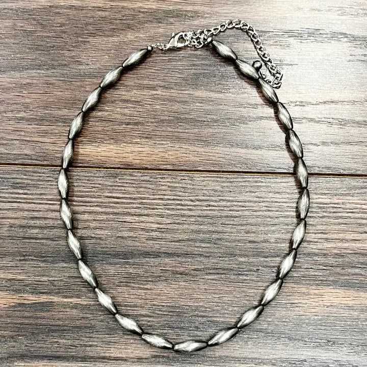 739531 18’’ Elongated Western Bead Necklace