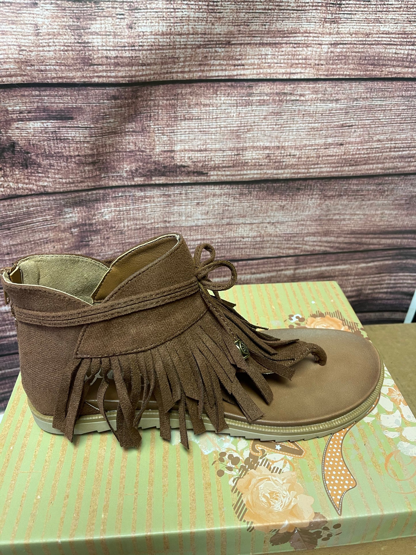 Women’s shoes fringed sandal VGSA019-251