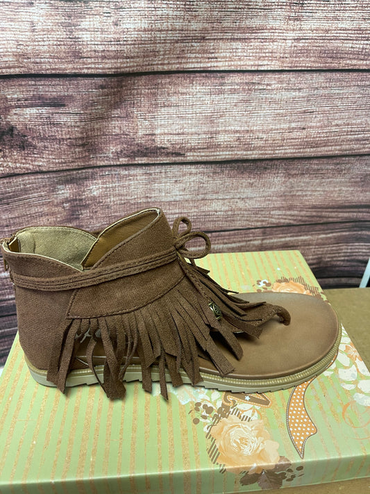 Women’s shoes fringed sandal VGSA019-251