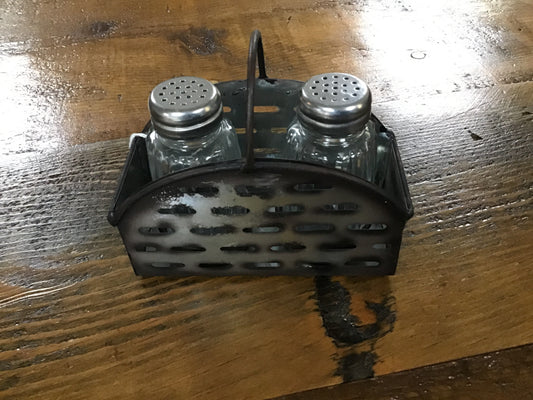 Giftware Kitchen Salt and pepper shakers