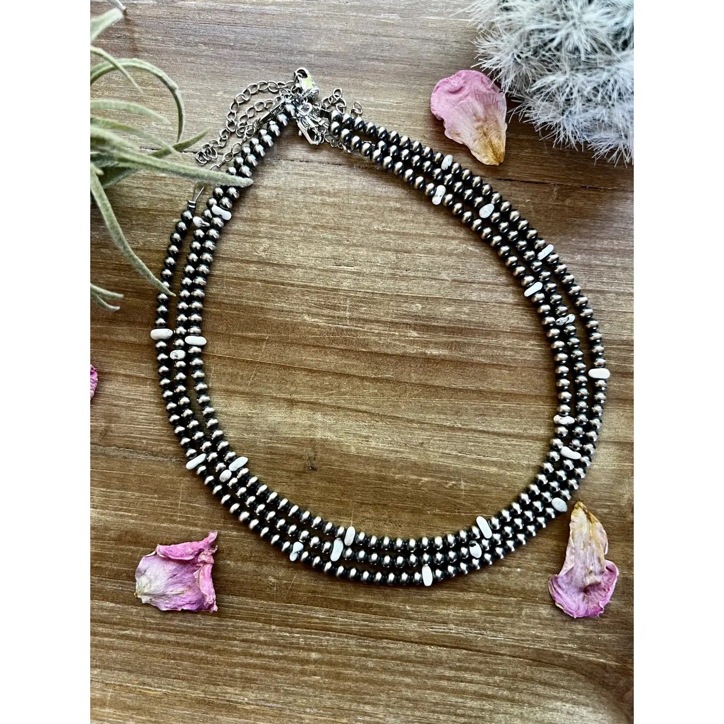 White Buffalo and 4 mm Navajo pearl choker necklace CHO-NAV-111-WHI