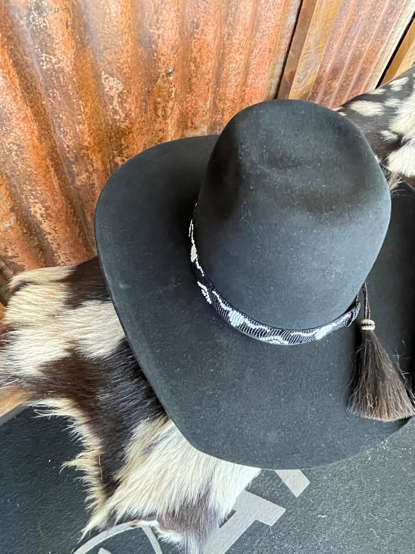 Hatband Beaded BS12W with horsehair tassels