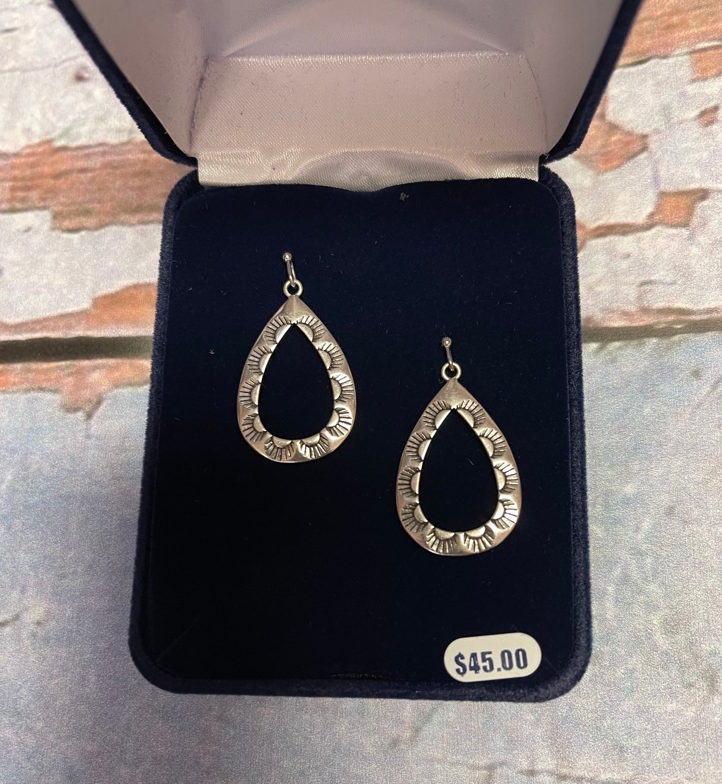 Silver Roadrunner Scalloped Earrings Jewelry ER5128