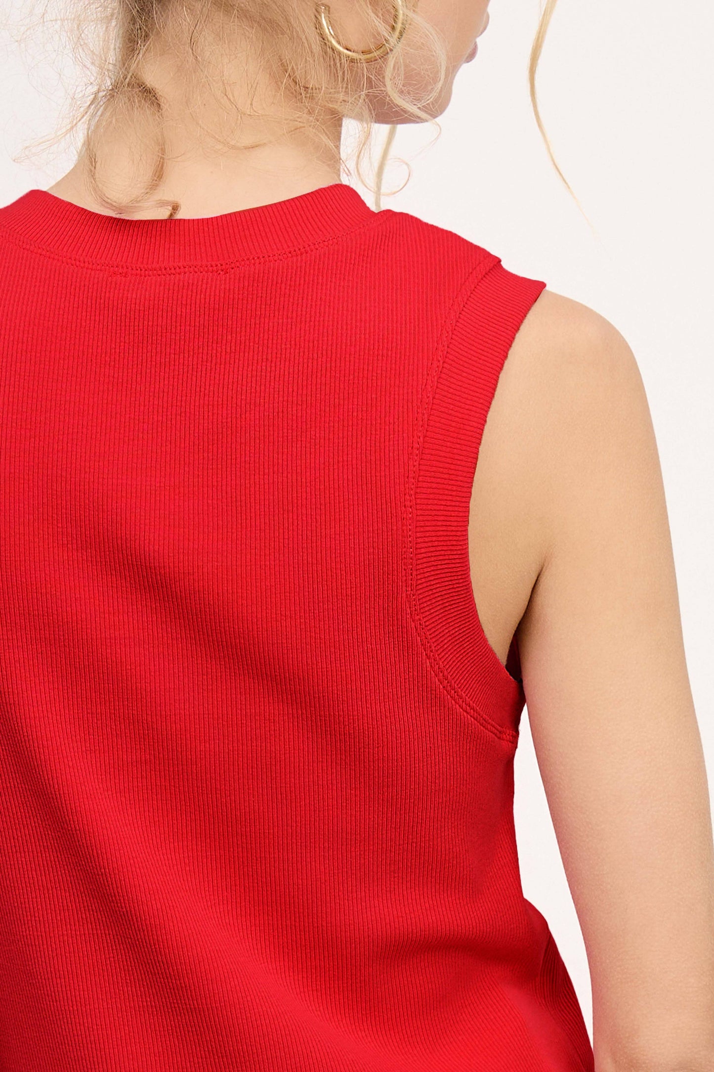 Shirts Women’s-Stretchy Basic Ribbed Sleeveless Crew Neck Tank Top HUT7340