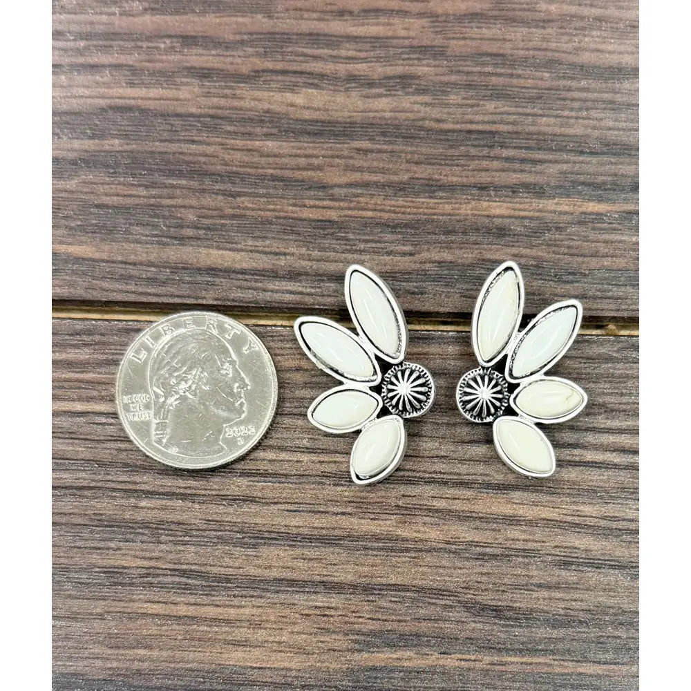 Jewelry Women’s 1.2’’ Western White Turquoise Stud Earrings 726626