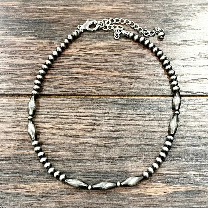 739514 15’’ Elongated Western Bead Necklace
