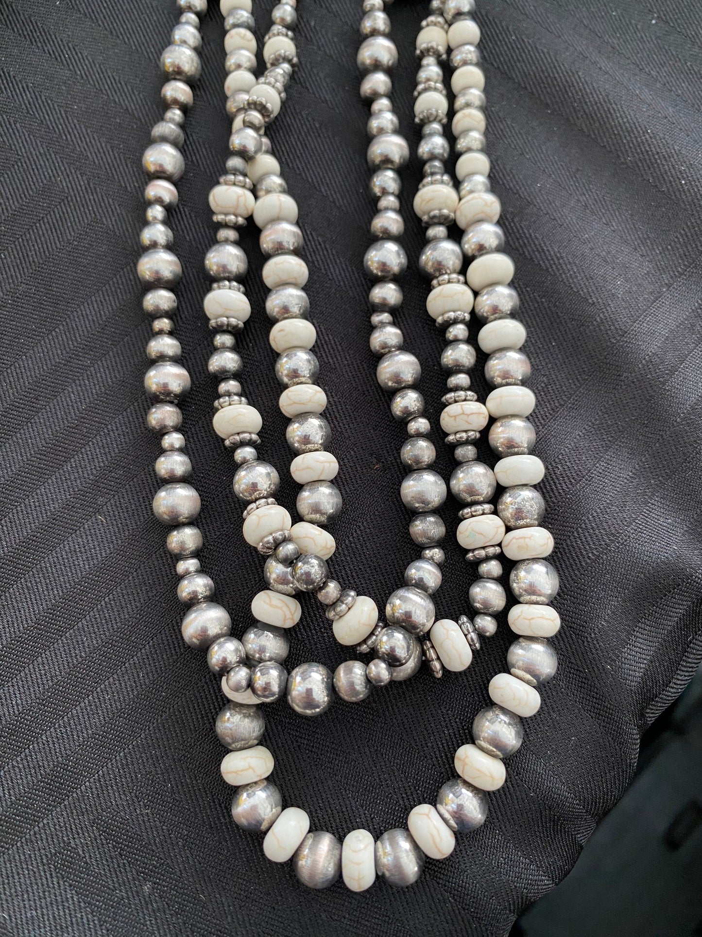 Necklace Women’s cream three s J3541V