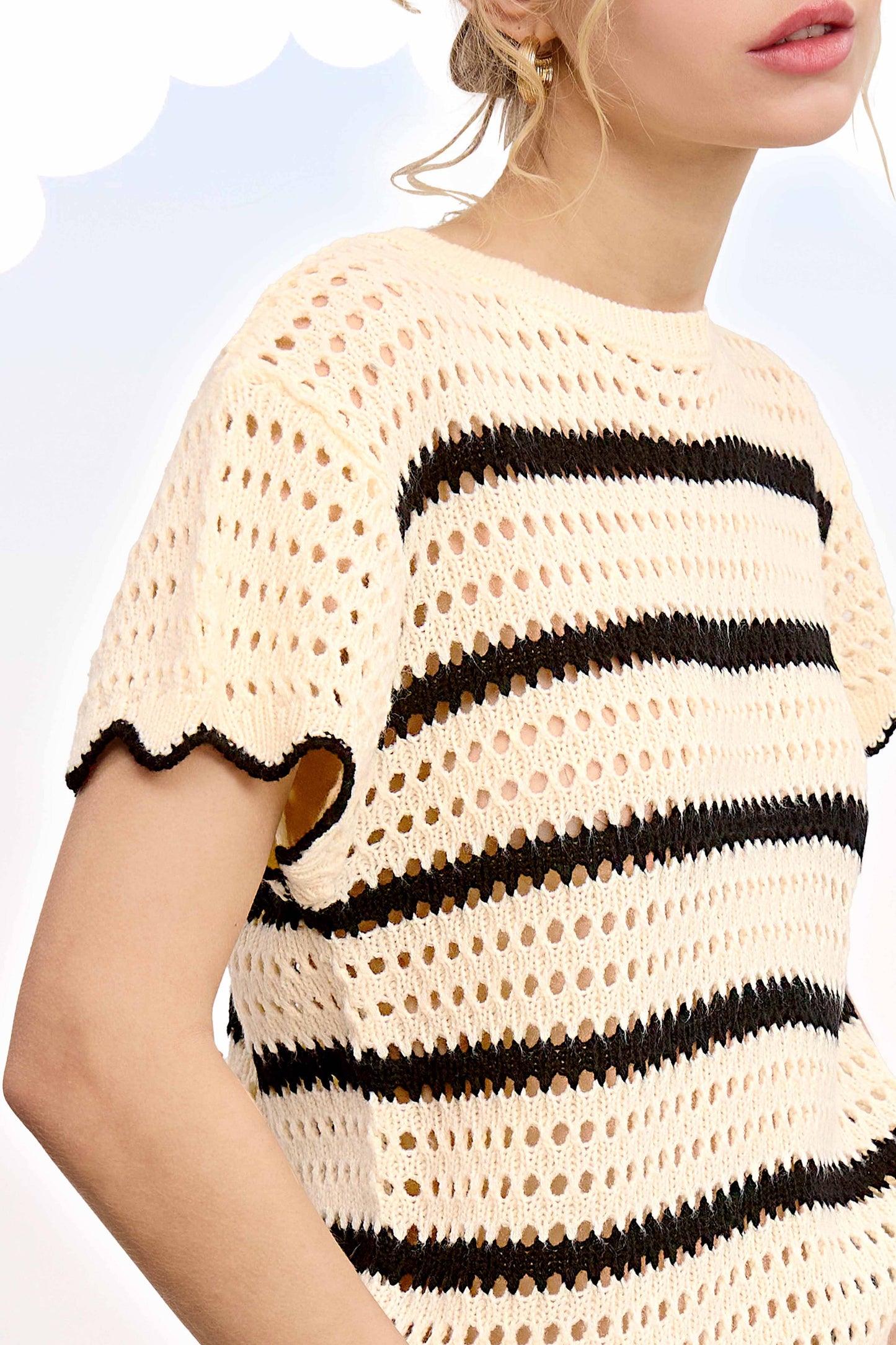 Outerwear Round Neck Scalloped Edge Short Sleeve Sweater MDS3603