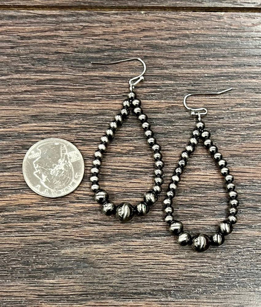 725450, Handmade Graduated Polish Navajo Bead Earrings