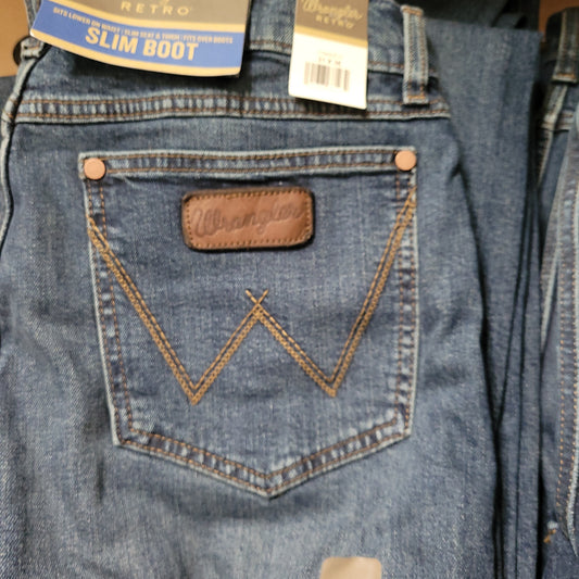 Men’s Wrangler Retro Slim Fit Bootcut Jean Med Wash— 77MWZVT