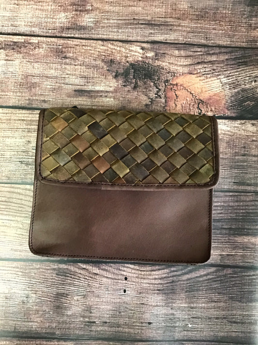 Diamond BraidCrisscross braid Pattern small light brown leather purse w/ strap ADBGI127A