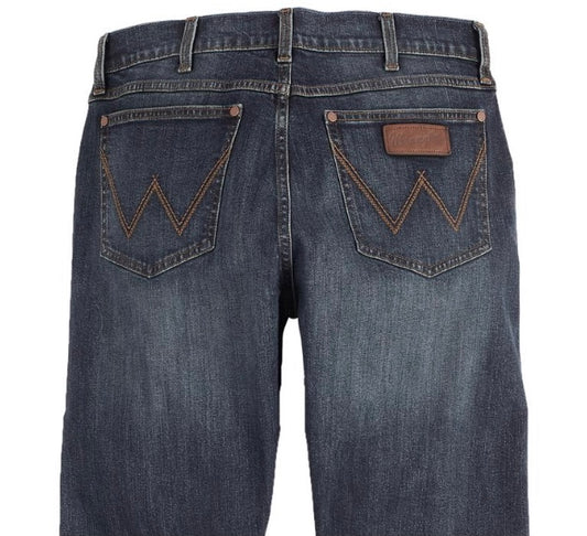Men’s Wrangler Retro Slim Fit Bootcut Jean Med Wash— 77MWZVT