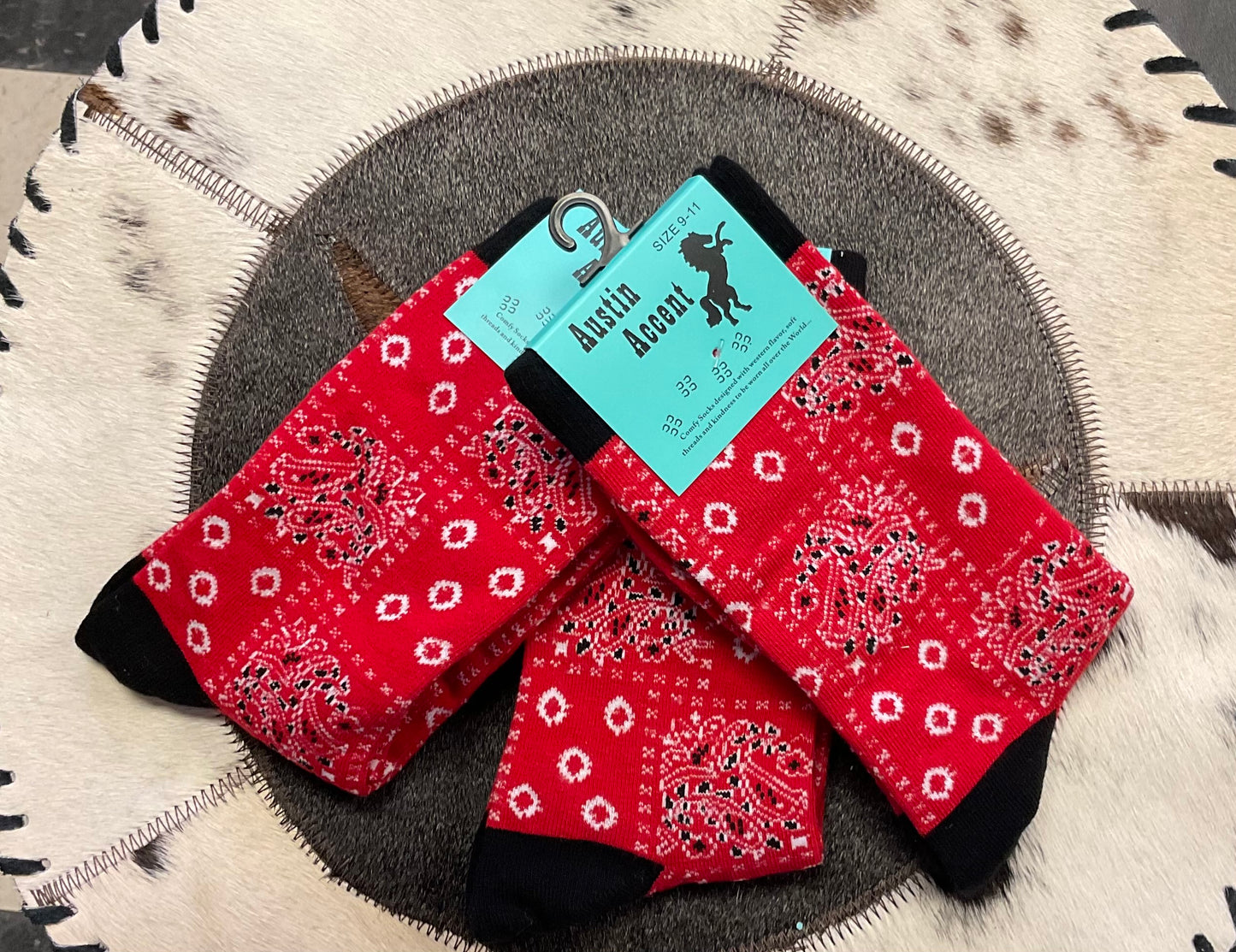 Socks Women’s 3434-N Red bandana design.