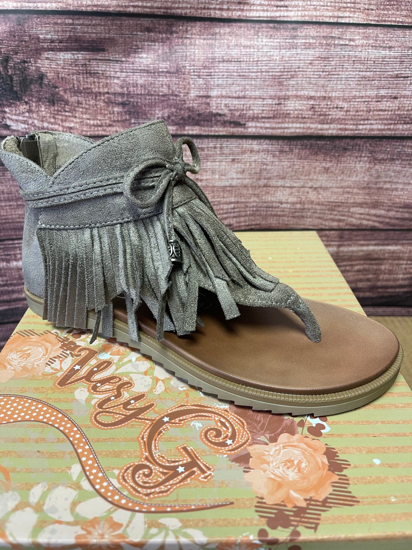 Women’s shoes fringed sandal VGSA019-277